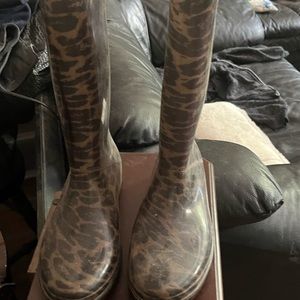 Stuart Wietzman size 9 rain boots leopard.